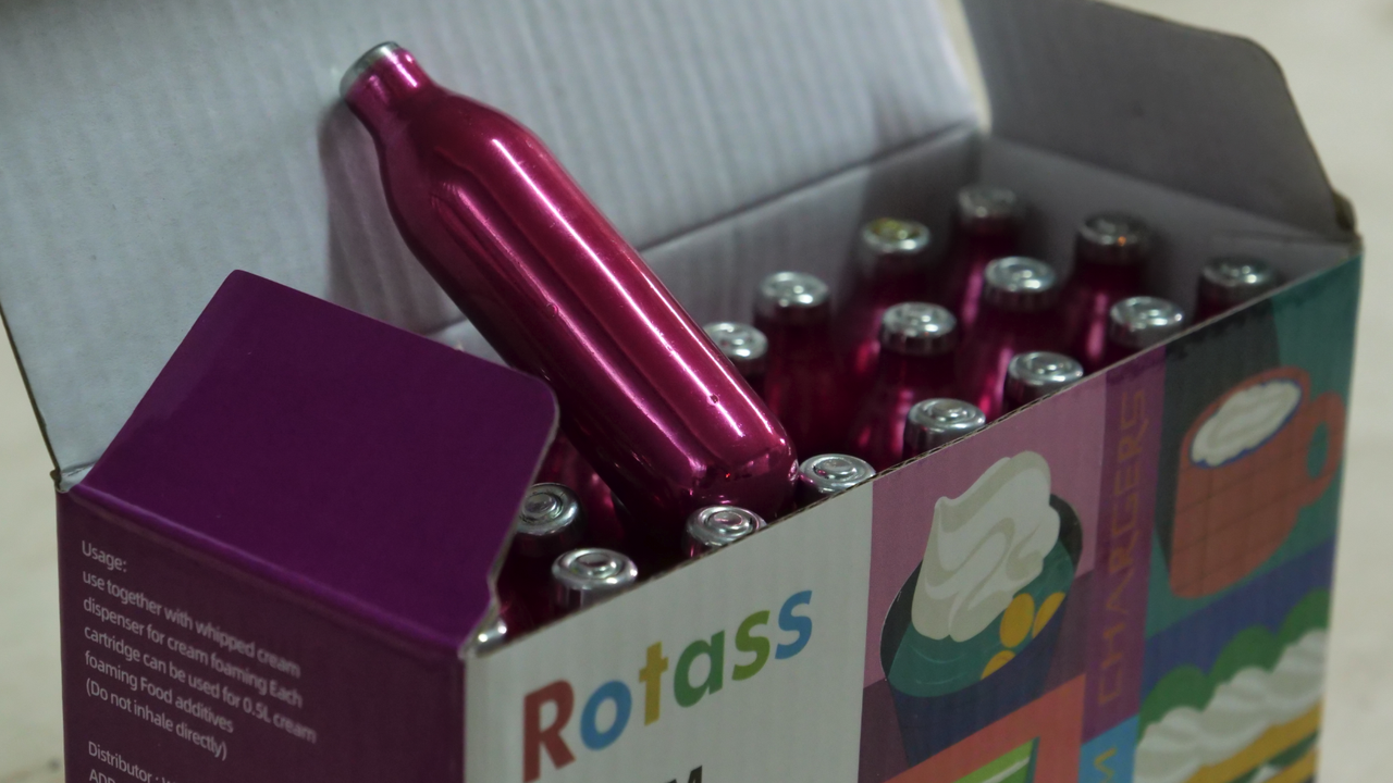 Столични полицаи задържаха над 120 000 единици райски газ за близо 20 милиона лева