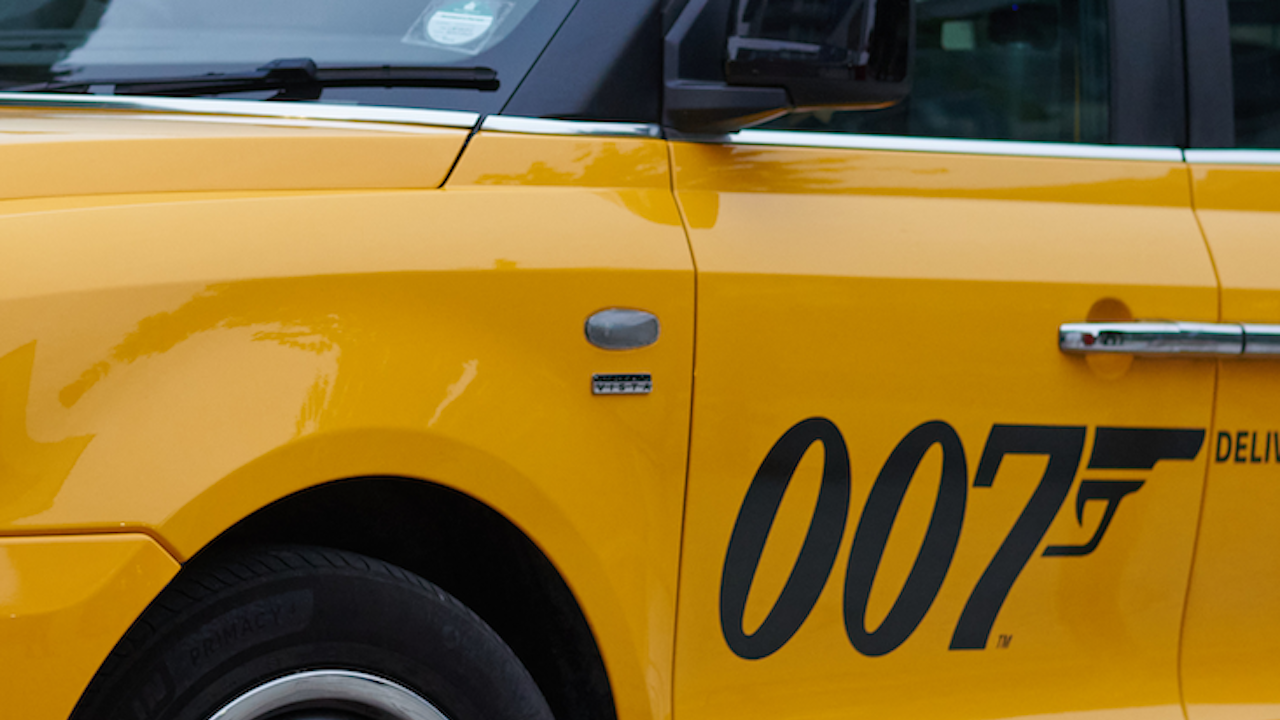 Американският графичен дизайнер Джо Кароф е починал на 103-годишна възраст.