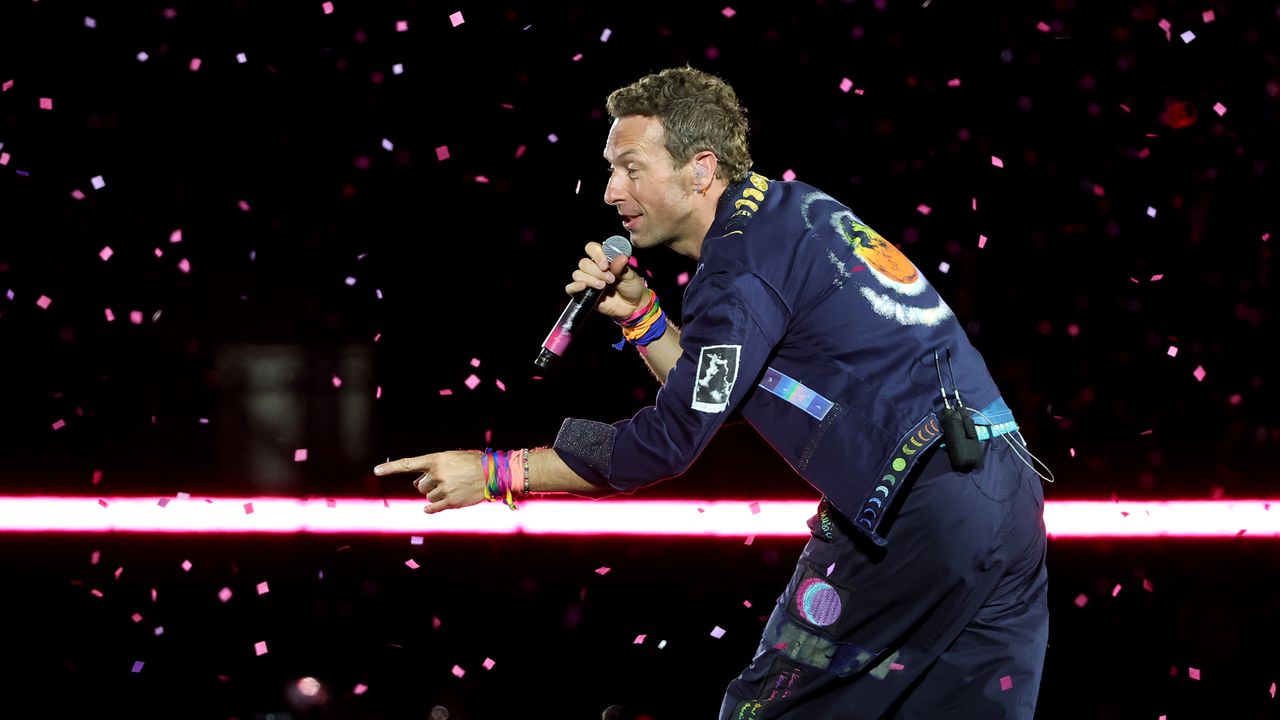 Coldplay подкрепят малките музикални сцени: Искаме младите музиканти да имат повече възможности от нас