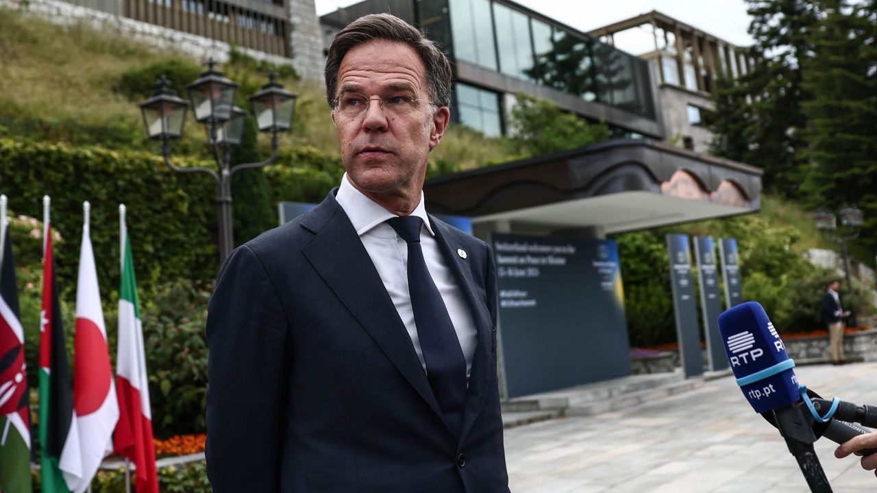 Генералният секретар на НАТО Марк Рюте похвали президента на САЩ