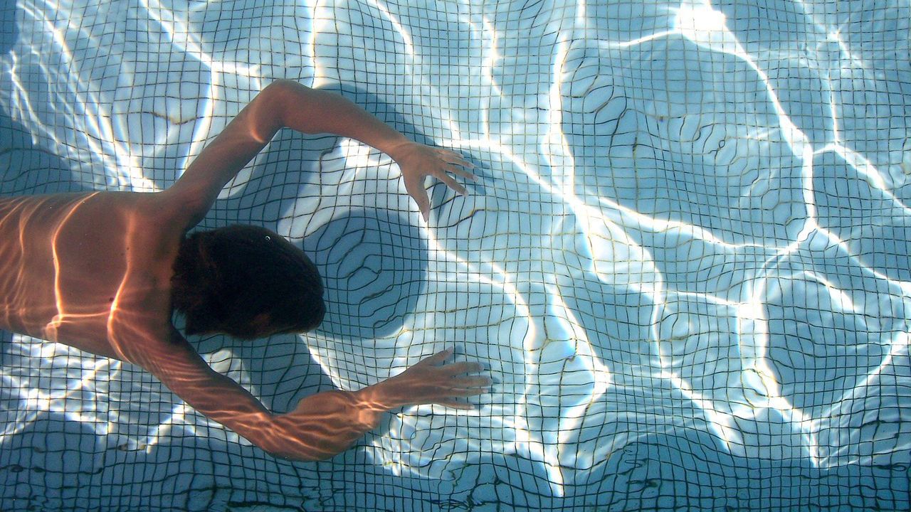 Ток удари дете край басейн в Мечкарево