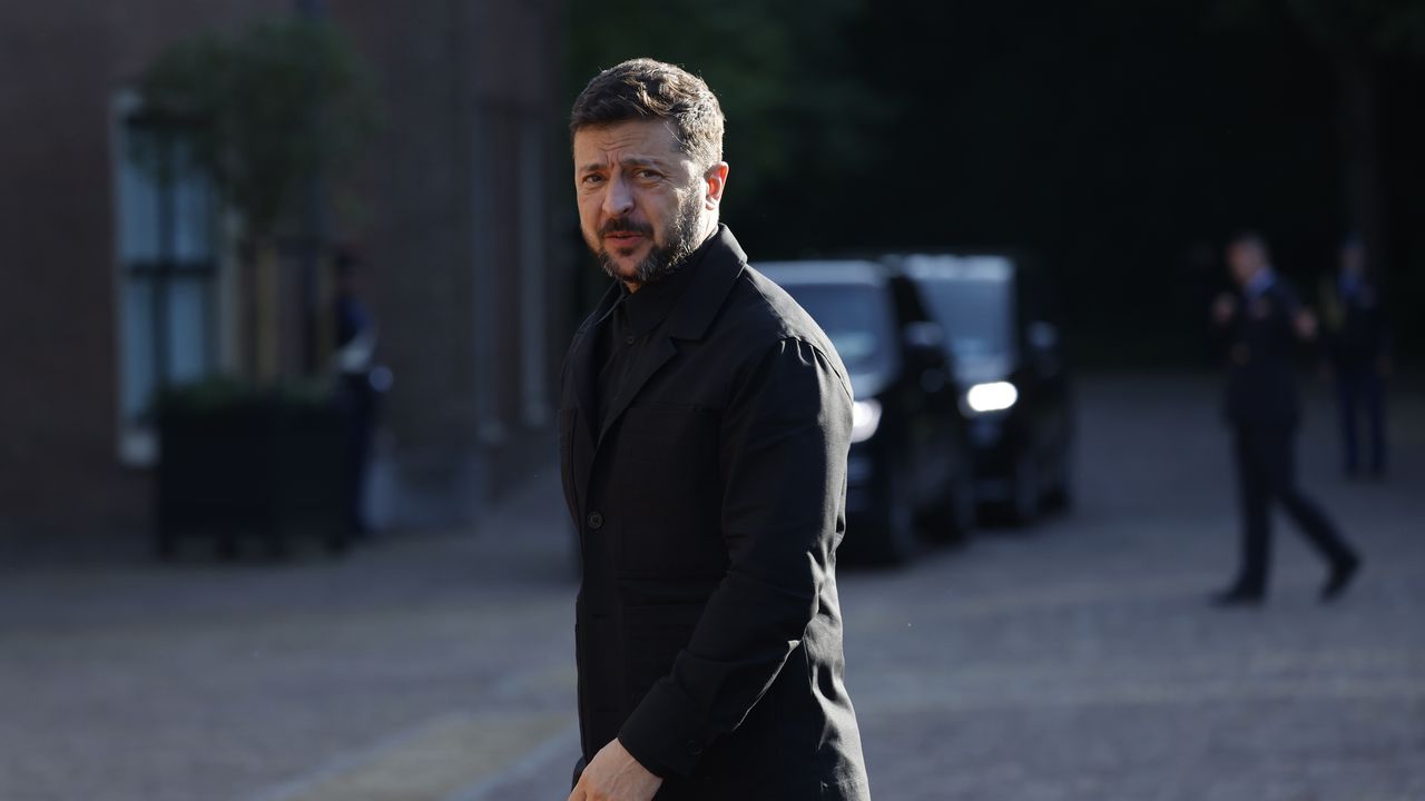 Зеленски се очаква да пристигне в Атина в неделя