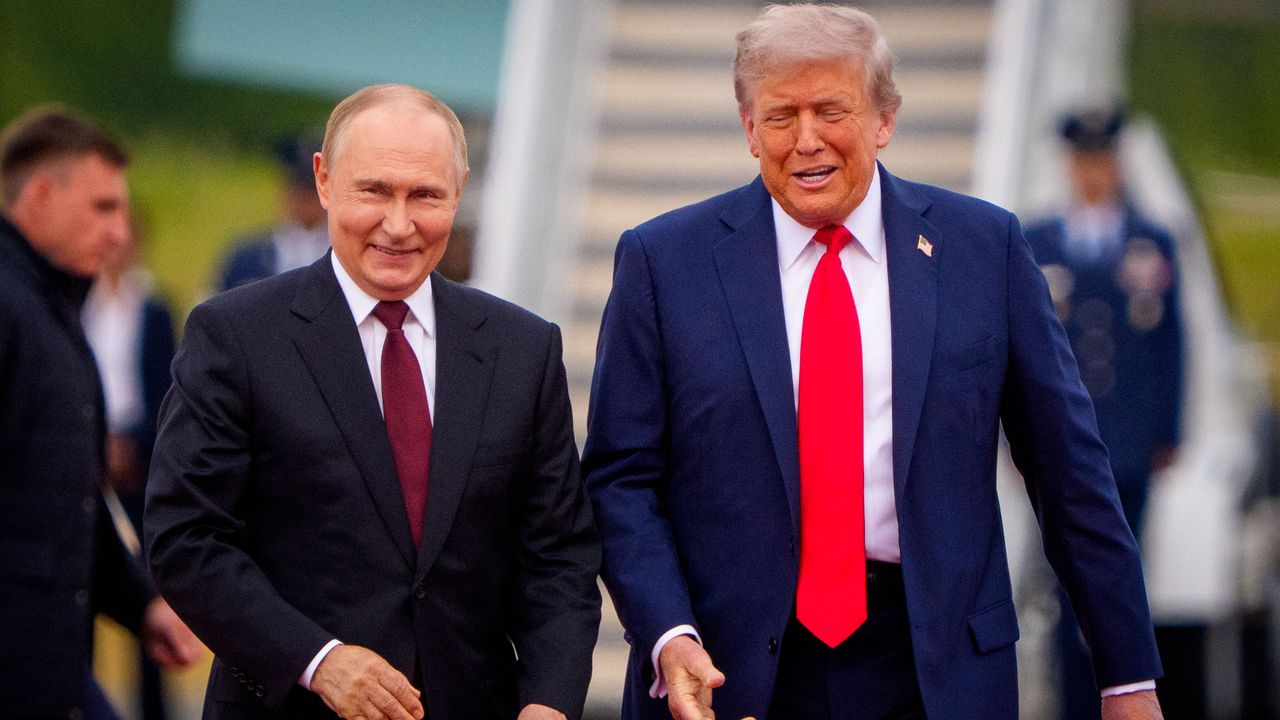 Туристи, настанили се в хотел в Аляска, в близост до