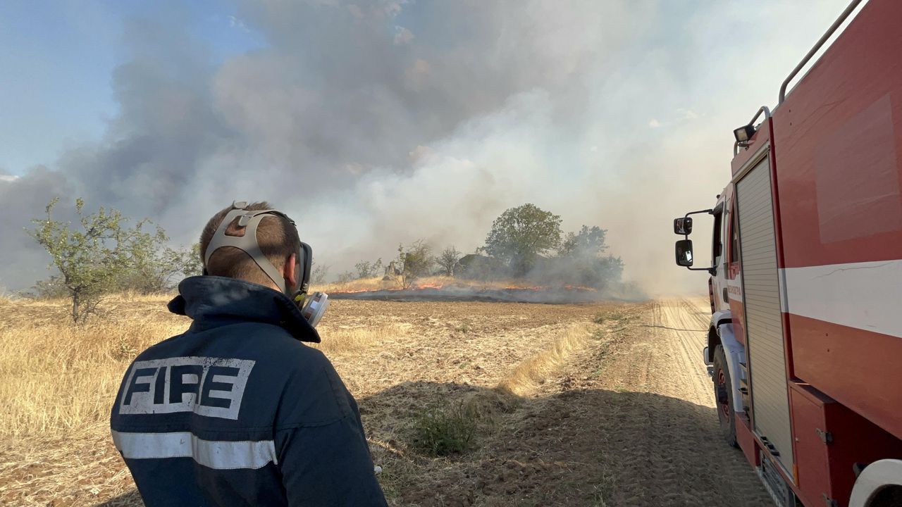 Ограничен е пожарът в старозагорското село Дълбоки. Това съобщиха за