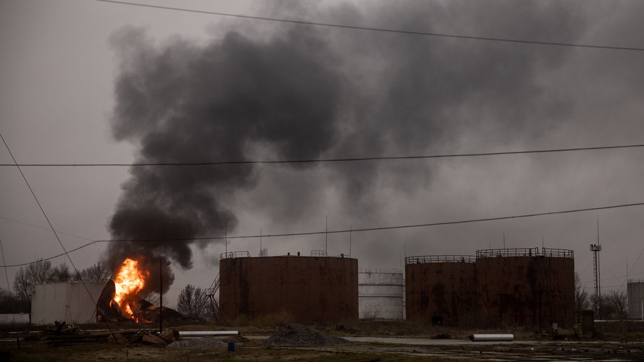 Украйна извърши атаки с дронове срещу рафинерии в два руски