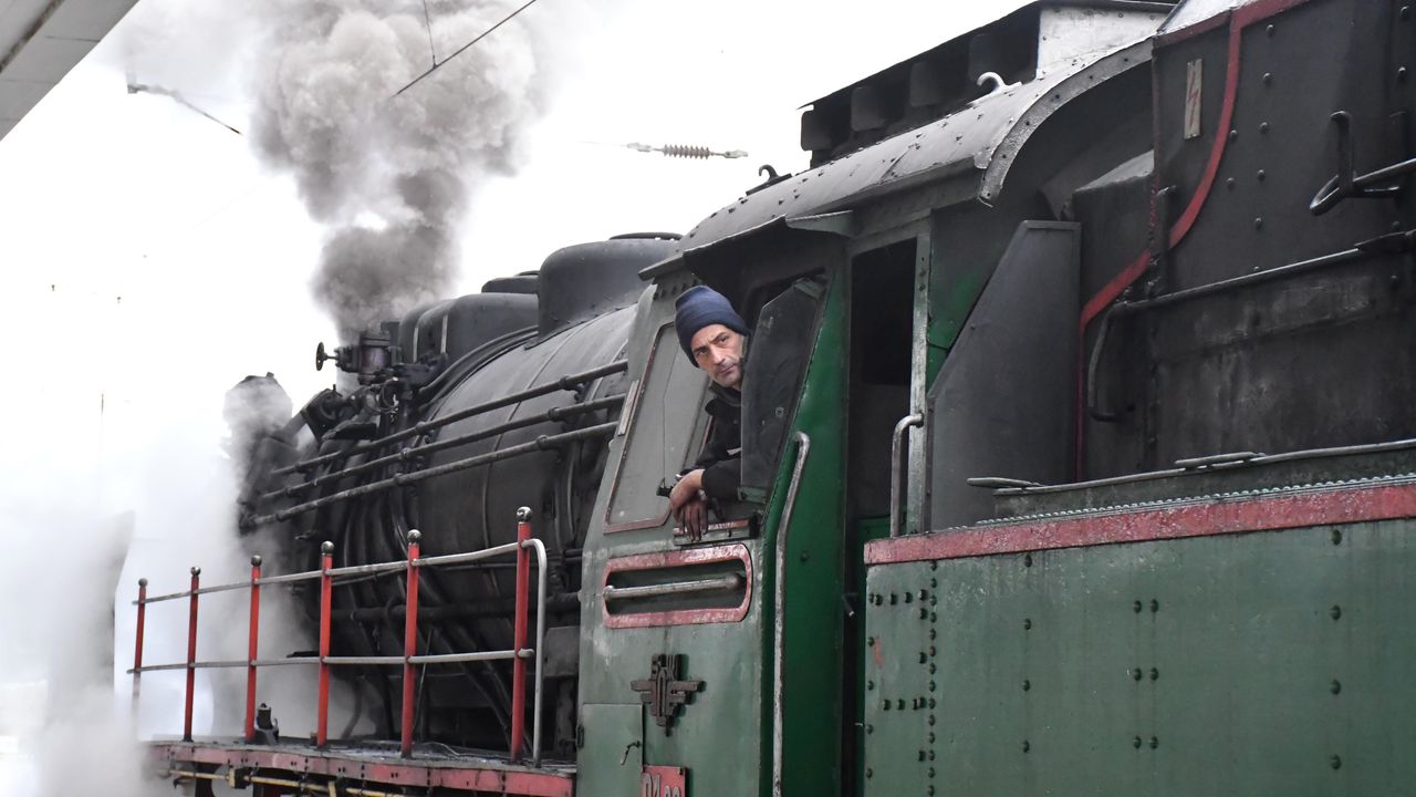 Атракционно пътуване с парен локомотив за фестивала „Приказка в Трявна“