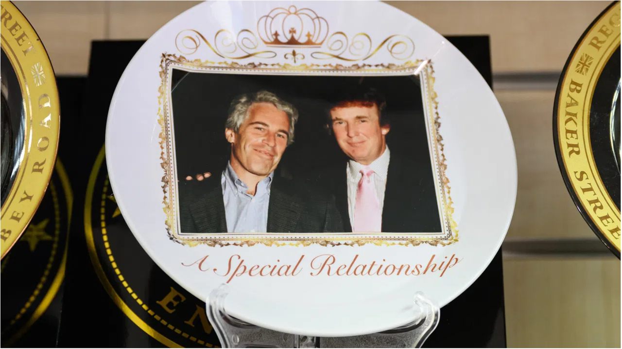 Четирима мъже, които бяха арестувани, след като изображения на американския