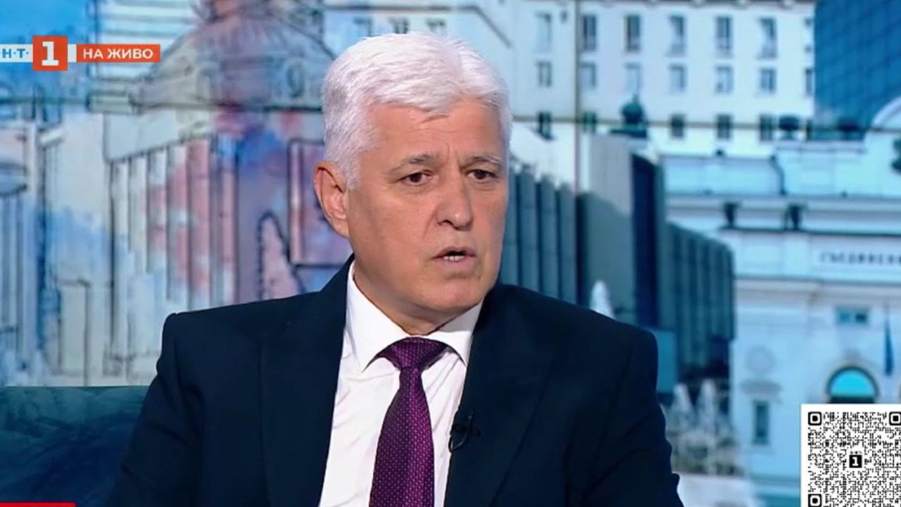 Управляващите се страхуват президентът да излезе на терен и да