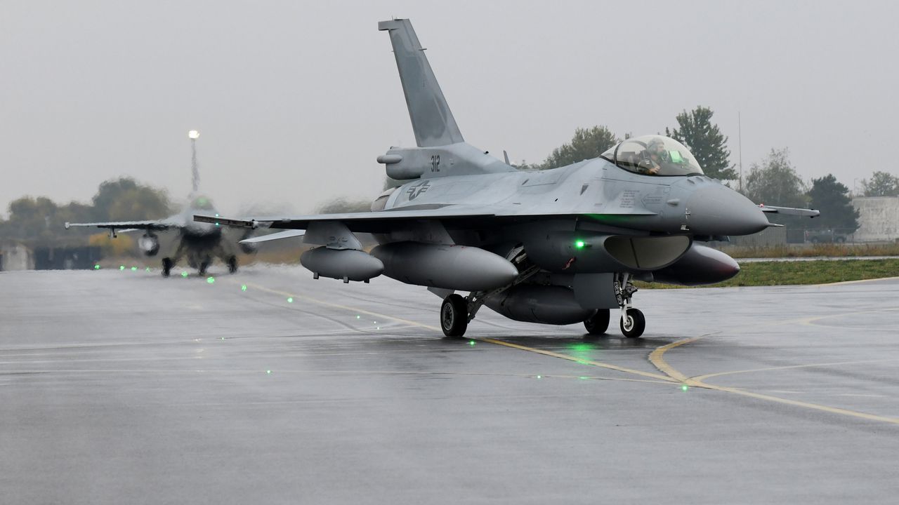 Още два самолета F-16 Block 70 пристигнаха в България