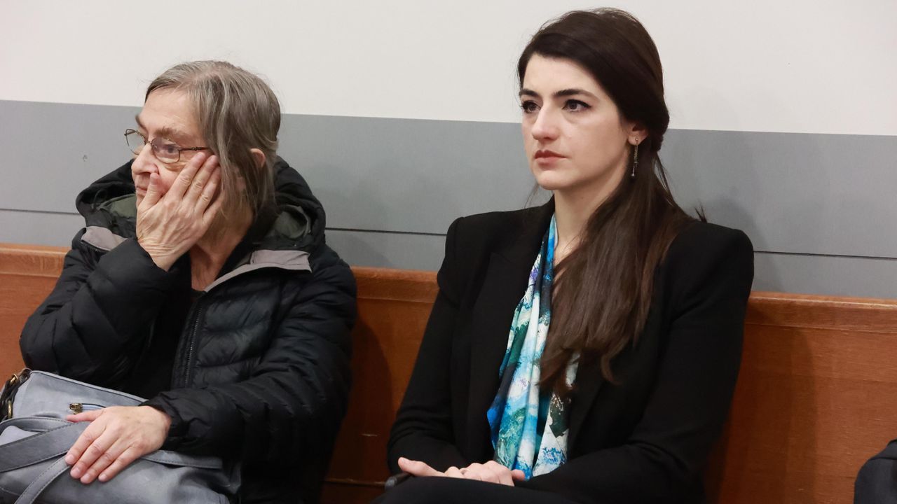 Съдът оправда Лена Бориславова по обвинение за документна измама