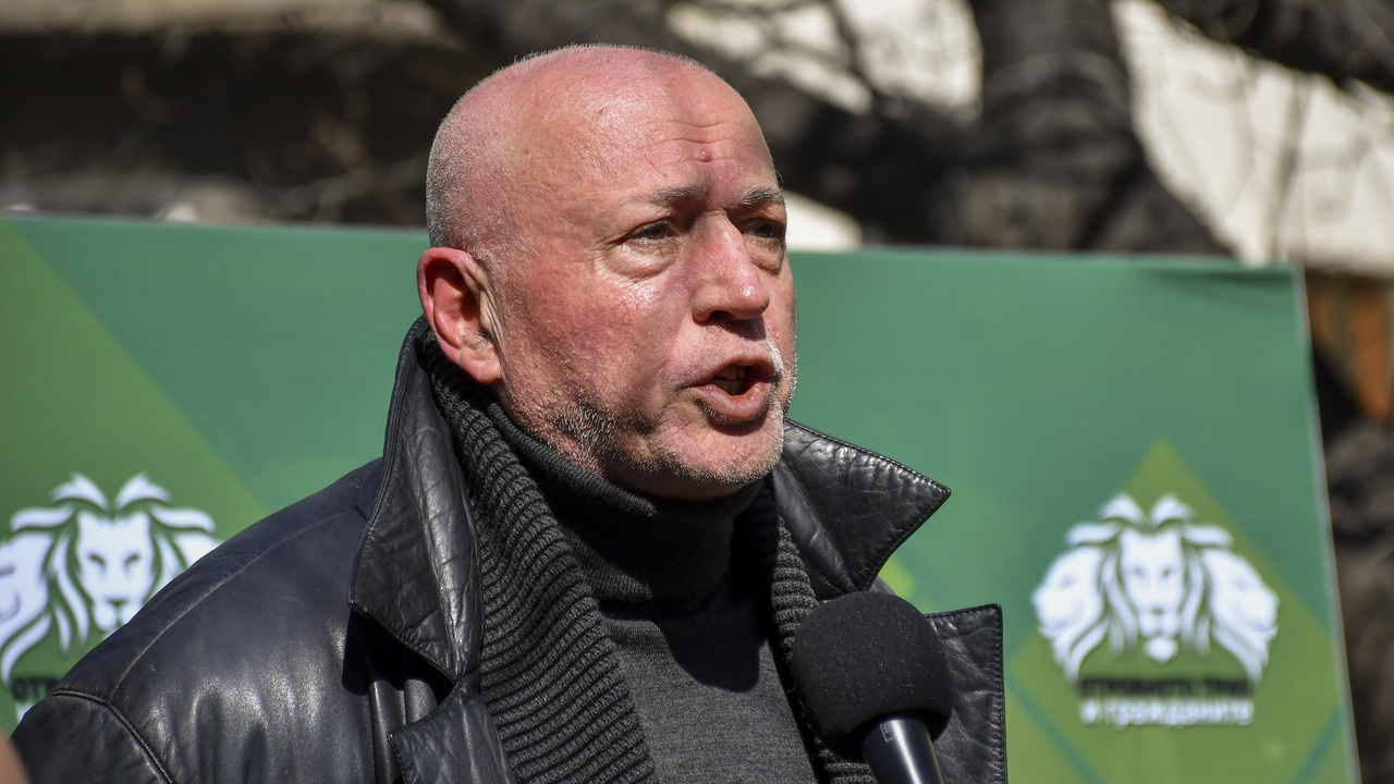 Режисьорът Максим Генчев моли Делян Пеевски за пари за новия си филм