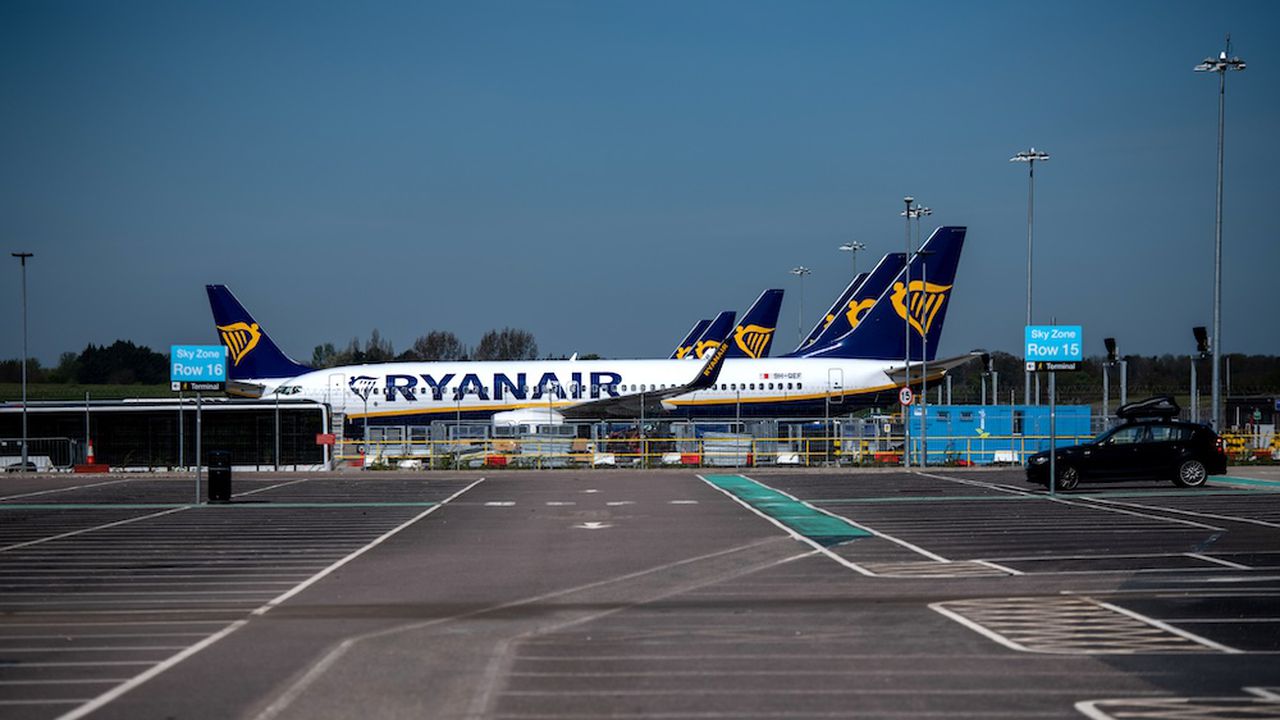 "Райънеър" губи слотове в Айндховен заради системни закъснения, включително и от София