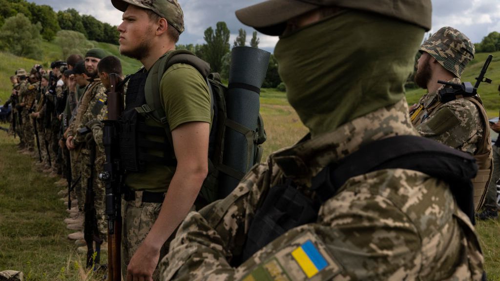 Само за месец: Над 21 хил. млади украинци са напуснали страната, за да не се озоват на фронта