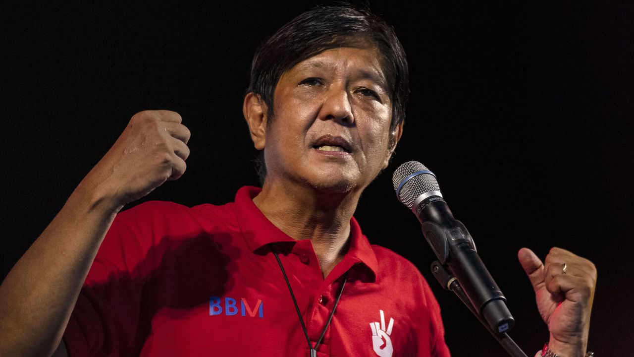 Сестра на президента на Филипините за брат си: Той е наркозависим. Фердинанд Маркос отрече