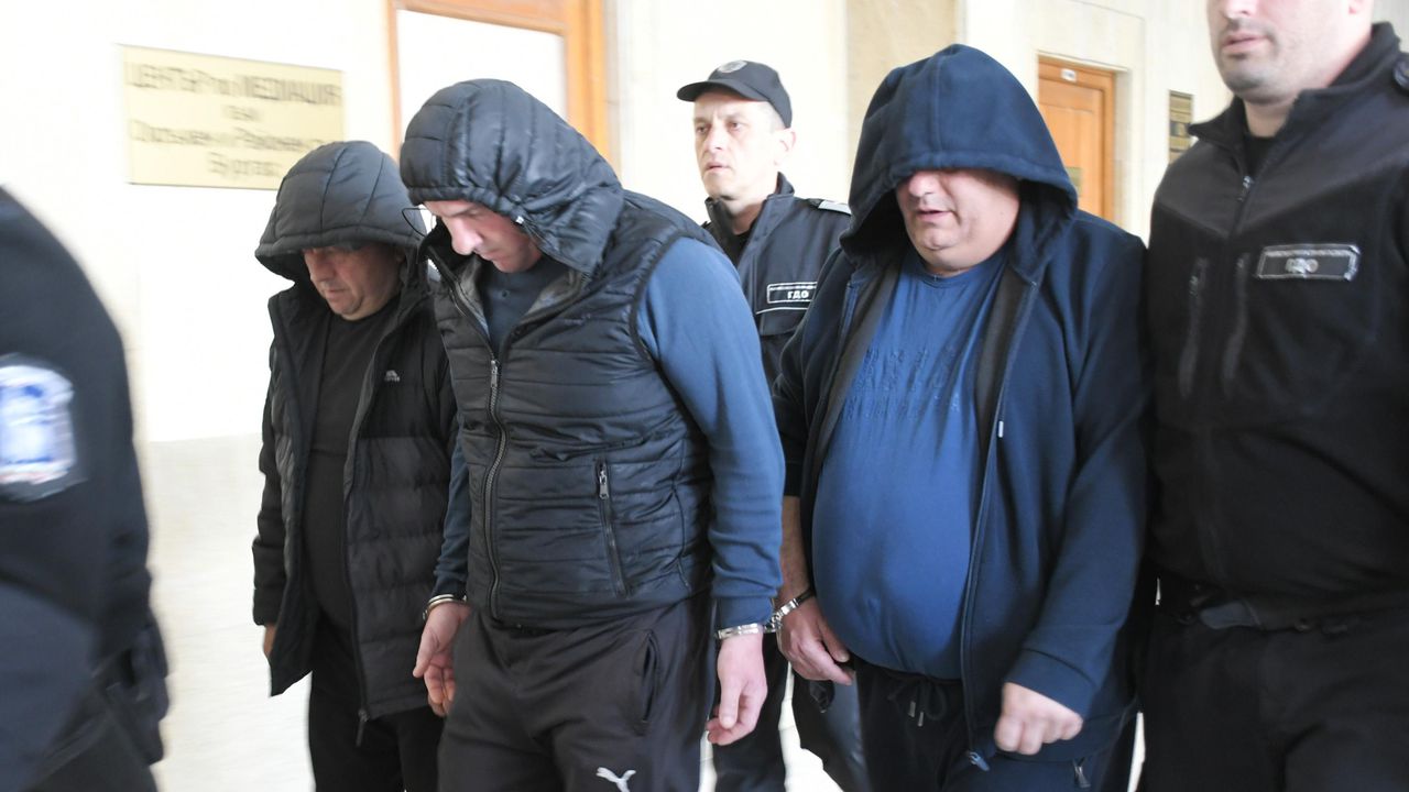 Четиримата, точили гориво за 1 милион лева от "Лукойл", остават в ареста