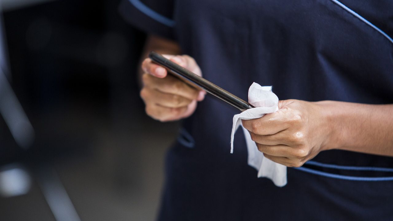 Мокрите кърпички, съдържащи пластмаса, скоро ще бъдат забранени в Англия