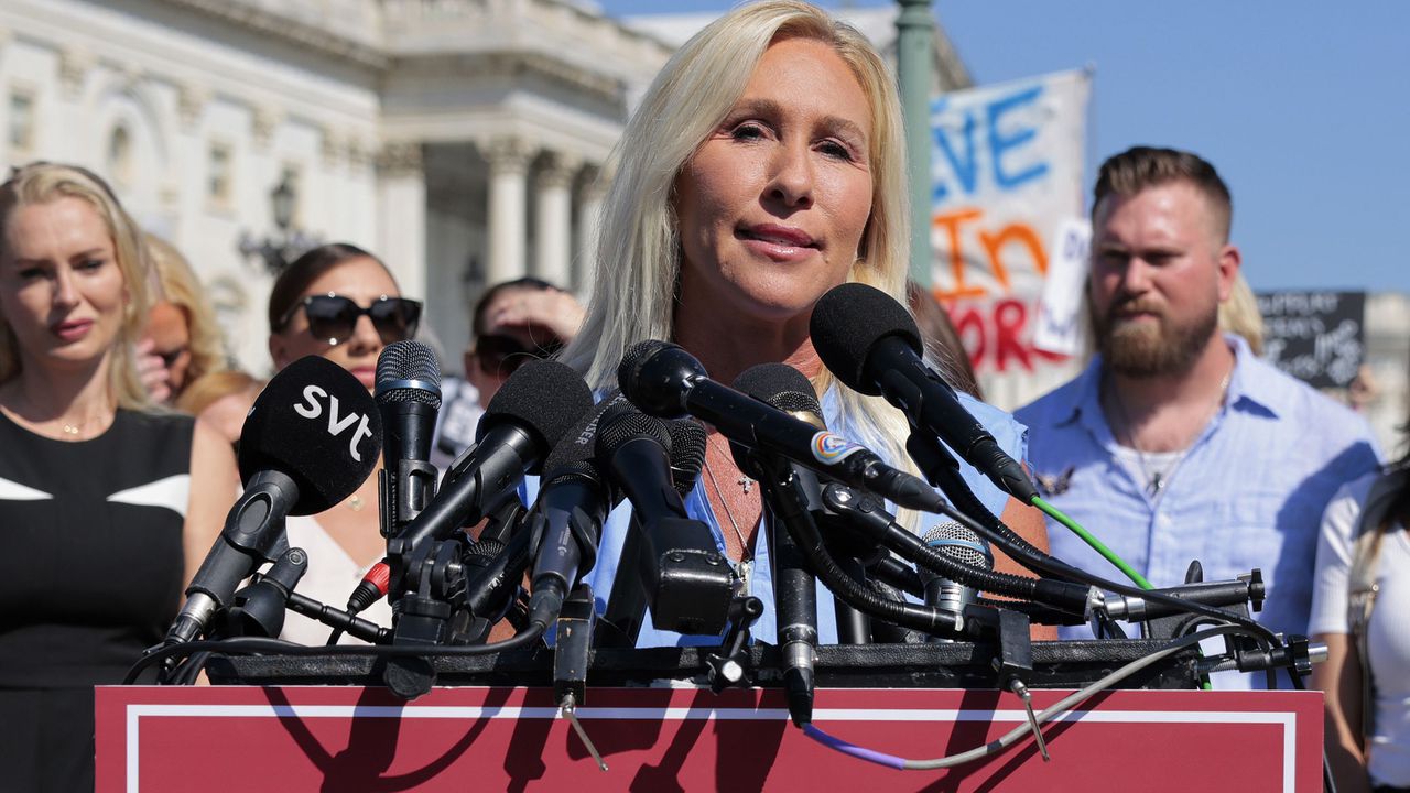 Бивш съюзник на Доналд Тръмп атакува президента преди ключово гласуване за файловете на Джефри Епстийн