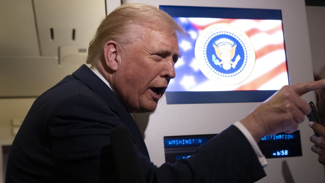 Тръмп избухна: "Млъкни, прасе такова, как изобщо те държат?"