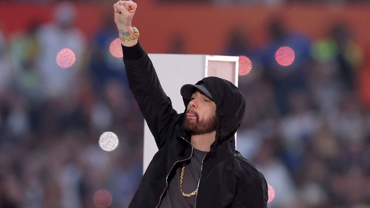 Еминем съди австралийската марка за плажни стоки „Swim Shady“