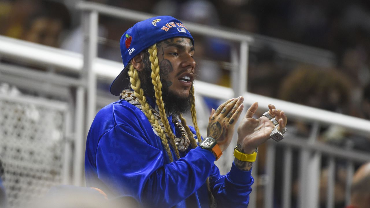 Въоръжени нахлуха в дома на Tekashi 6ix9ine във Флорида, държаха майка му като заложник