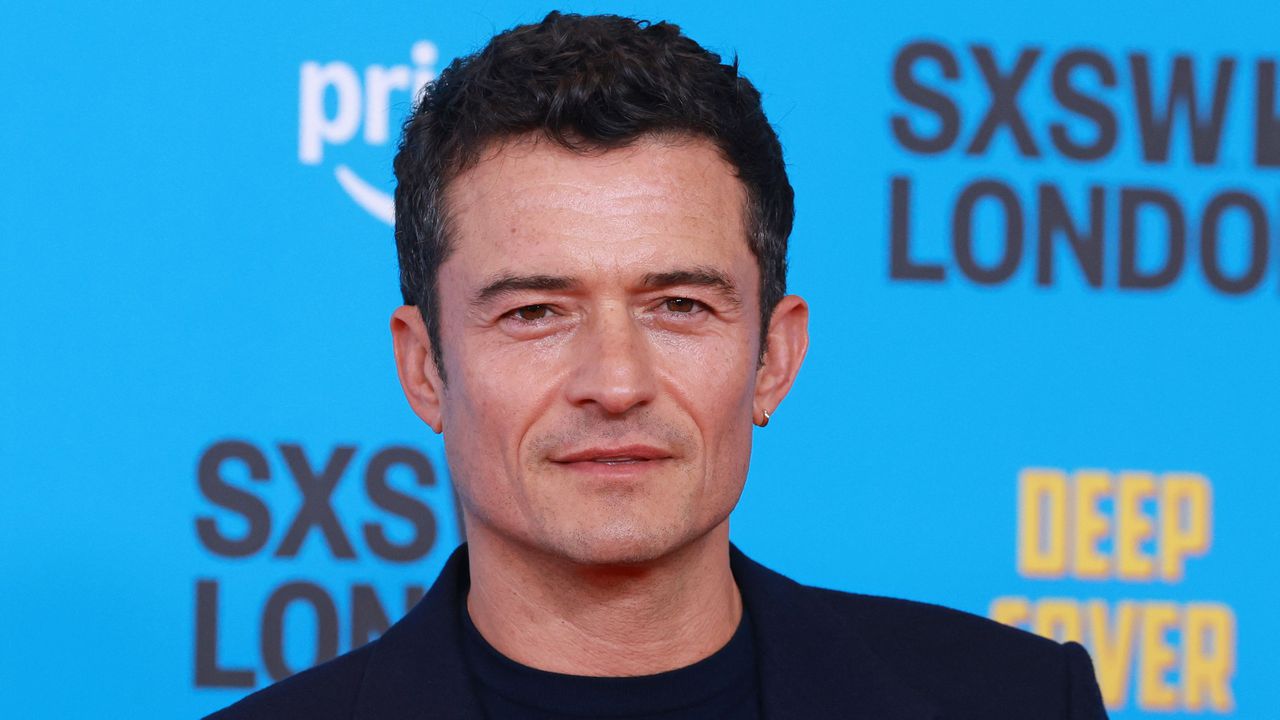 След като той и Кейти Пери прекратиха годежа си през