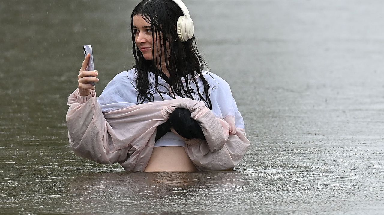 В столицата на щата Сидни, най-големият град в Австралия, жители