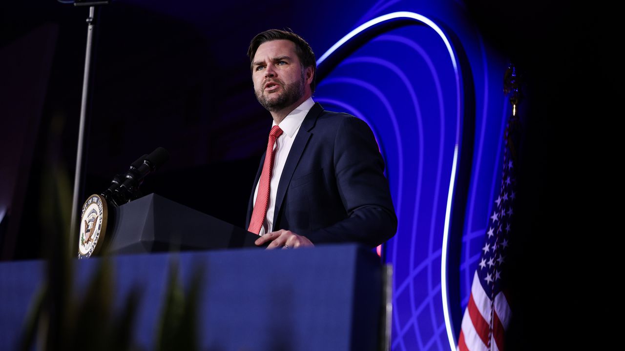 Ванс направи този коментар в новооткрития Център за гражданско-военна координация