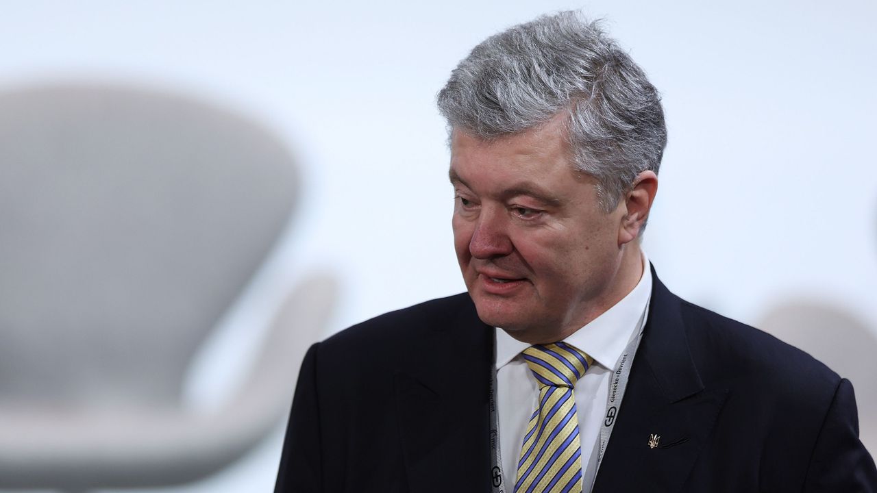 Цялото корумпирано правителство трябва да подаде оставка, каза опозиционният политик