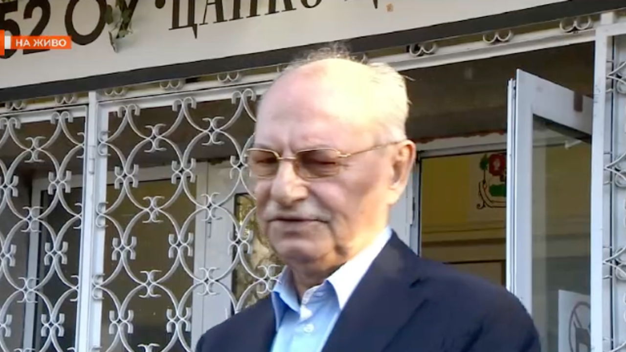 Ахмед Доган гласува.Той обяви, че е дал своя вот за
