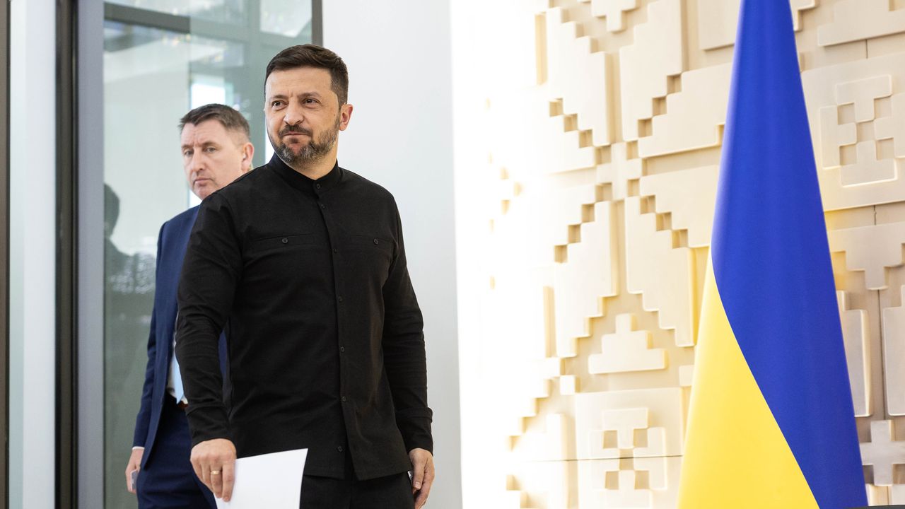 Зеленски поздрави Никушор Дан за победата на президентските избори в Румъния