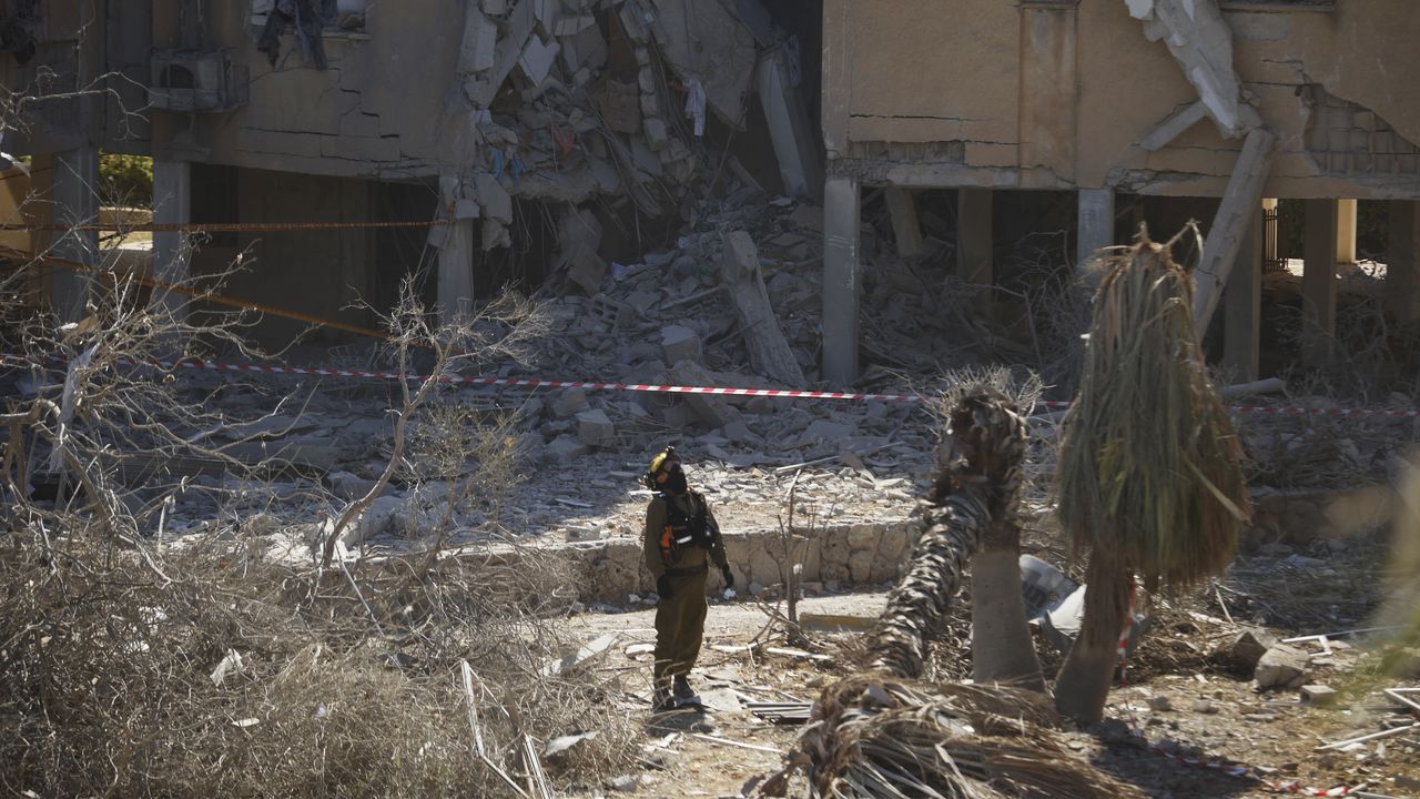 Болница в южната част на Израел бе ударена при иранска ракетна атака