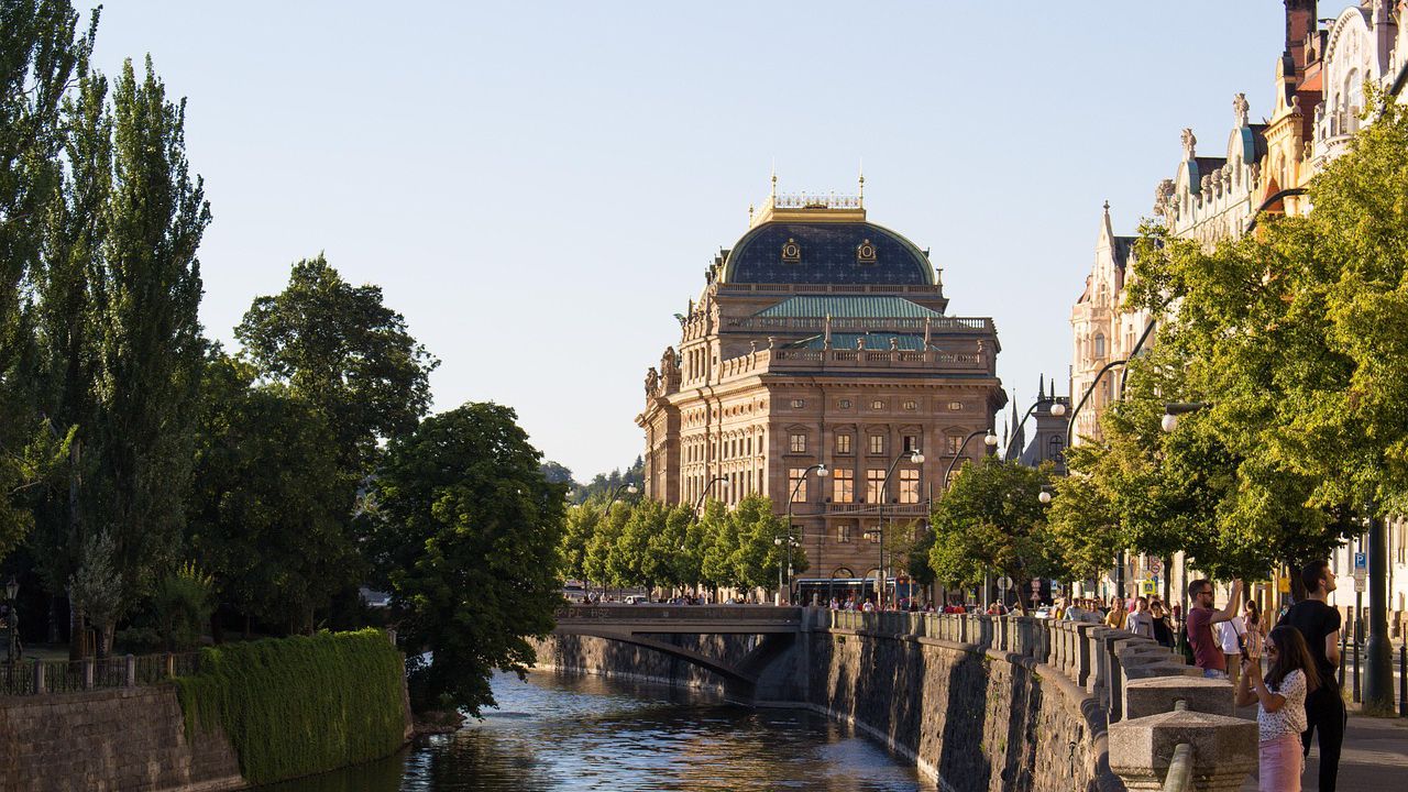 Чешкото правителство оцеля след вот на недоверие