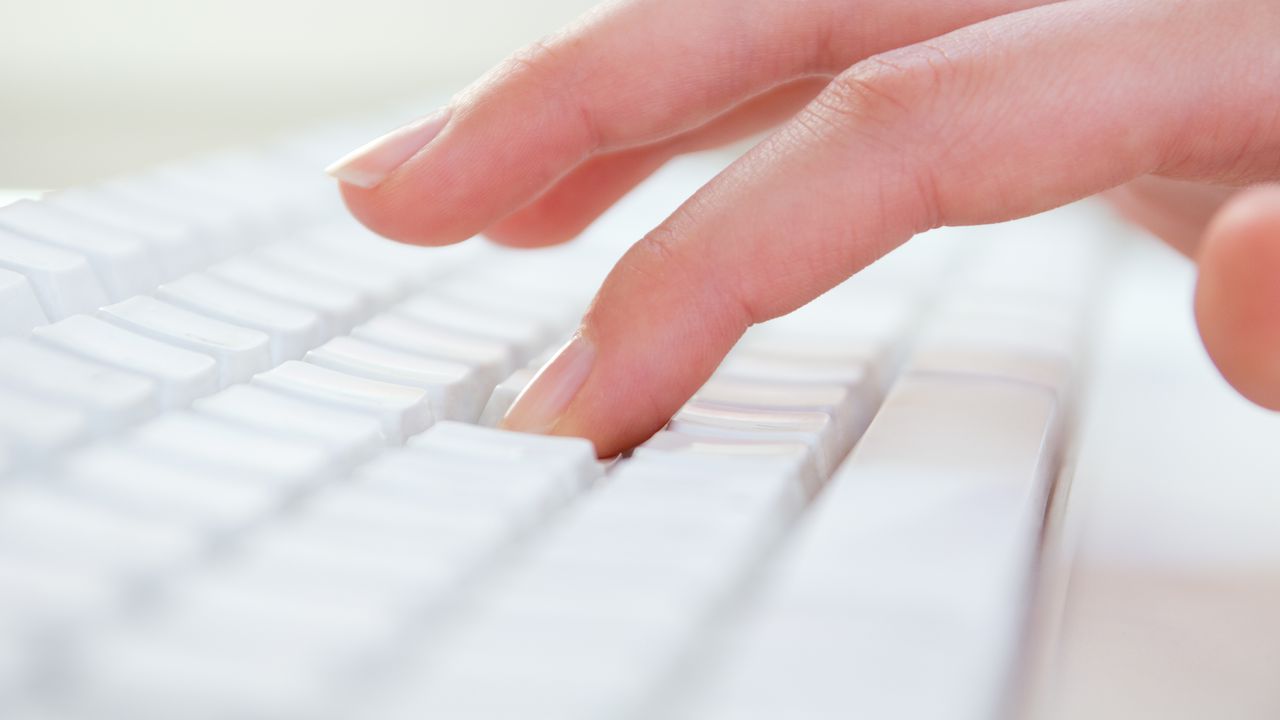 Claude AI ще прекъсва разговори, които смята за вредни или обидни