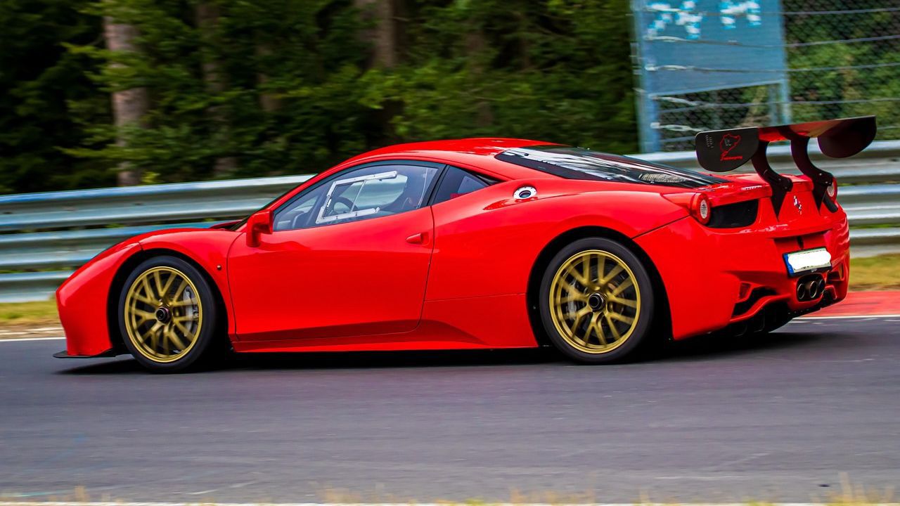 Вижте разбитото Ферари за над 350 000 евро по време на тест драйв в Истанбул