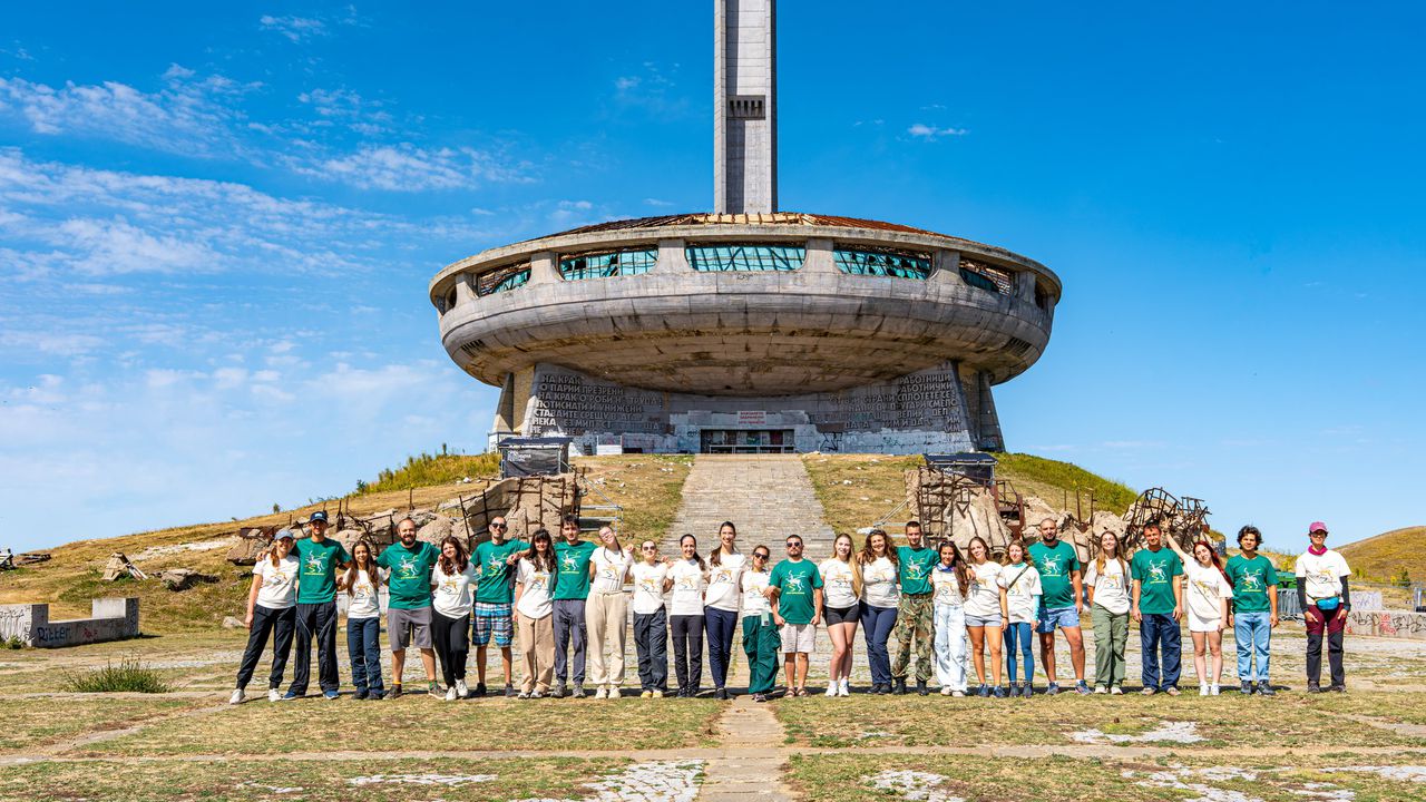 Бившият Дом-паметник на Българската комунистическа партия на връх Бузлуджа трябва