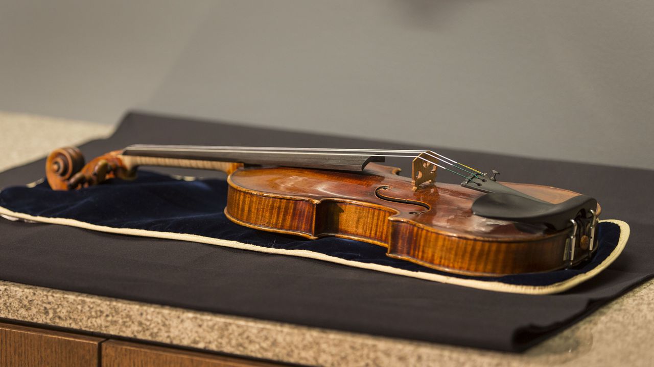 Една от най-ценните цигулки в света, изработена преди три века