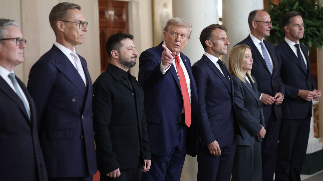 По време на историческата среща между Тръмп, Зеленски и европейските