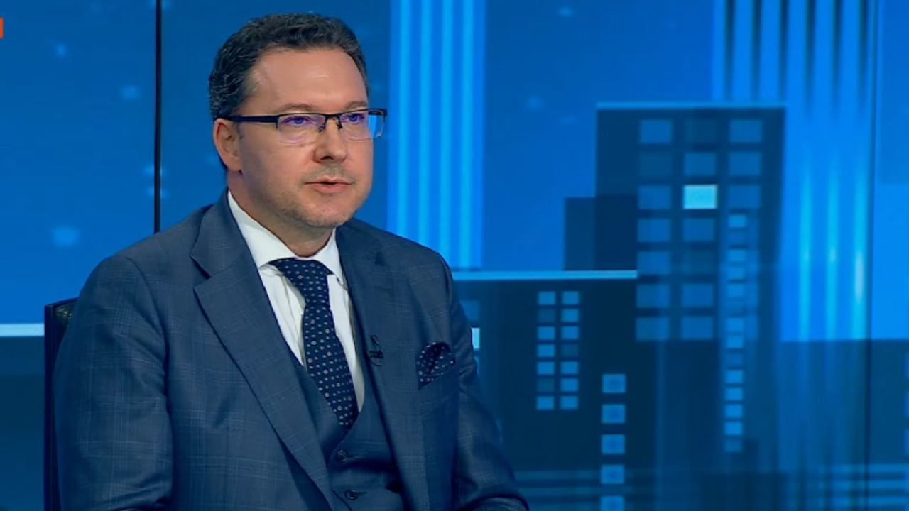 Даниел Митов за вчерашния вот на недоверие: Беше като фейсбук пост с тролски коментари