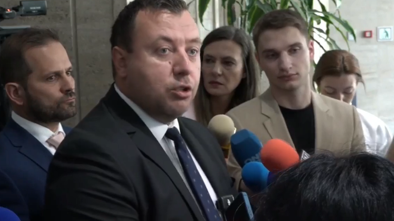 Чувате, че се прави втори опит за кворум. Повече от