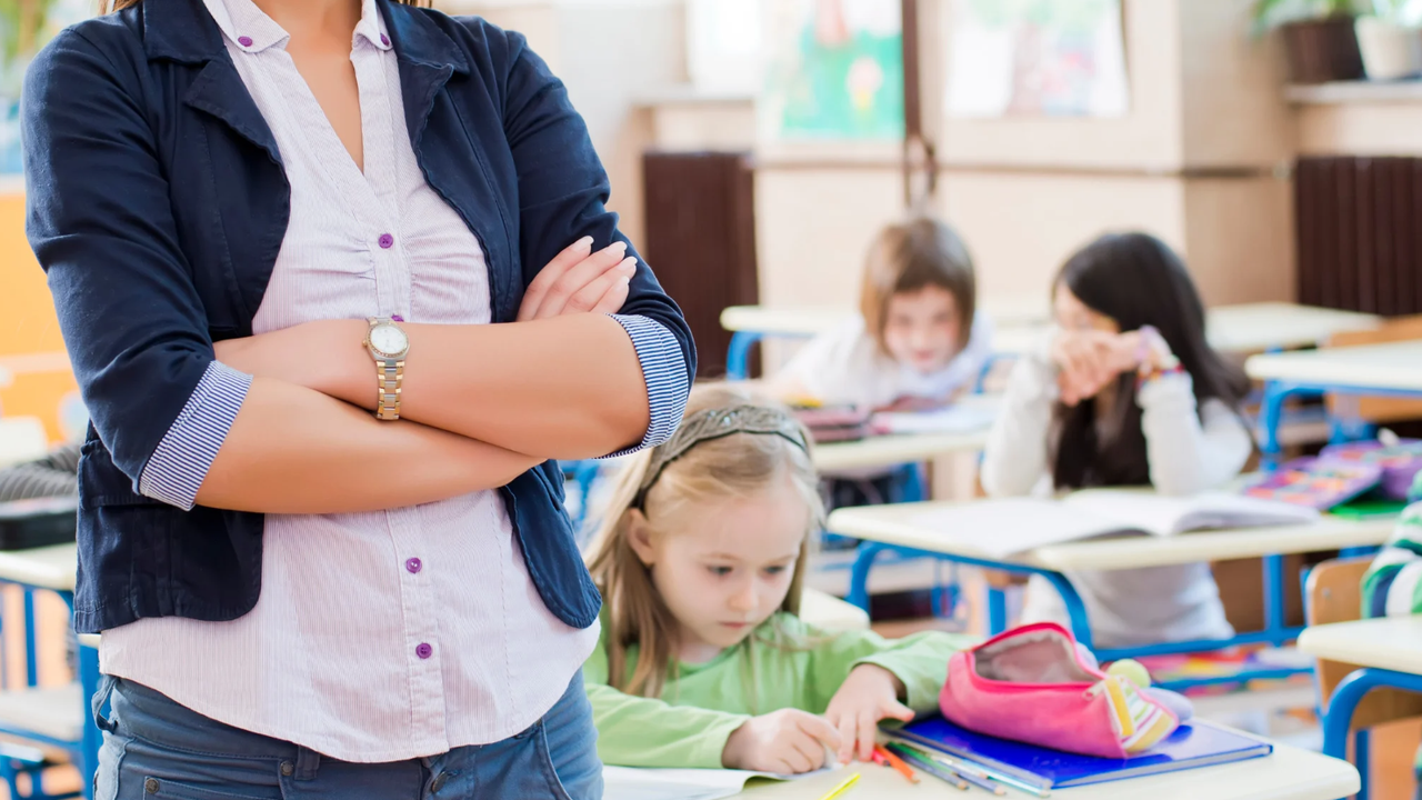 Минималната учителска заплата ще е 1089 евро от 1 януари