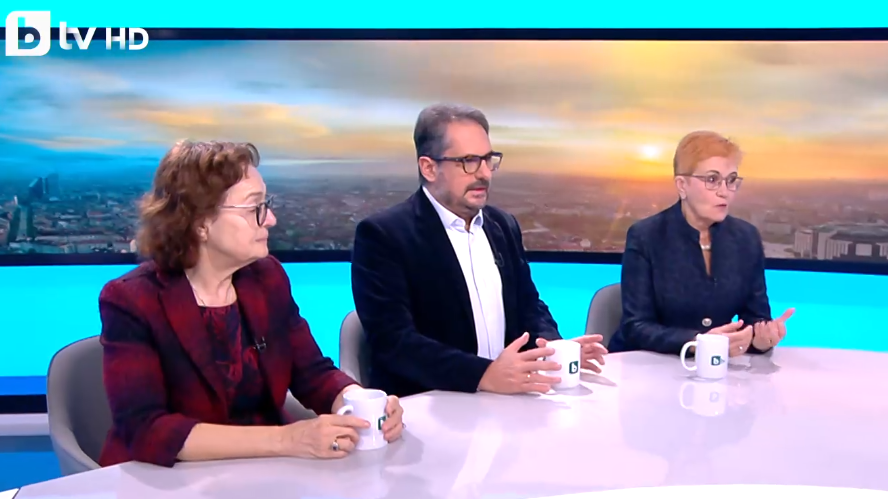 Киселова неправомерно е спряла референдума на Радев: Какво значи решението на КС?