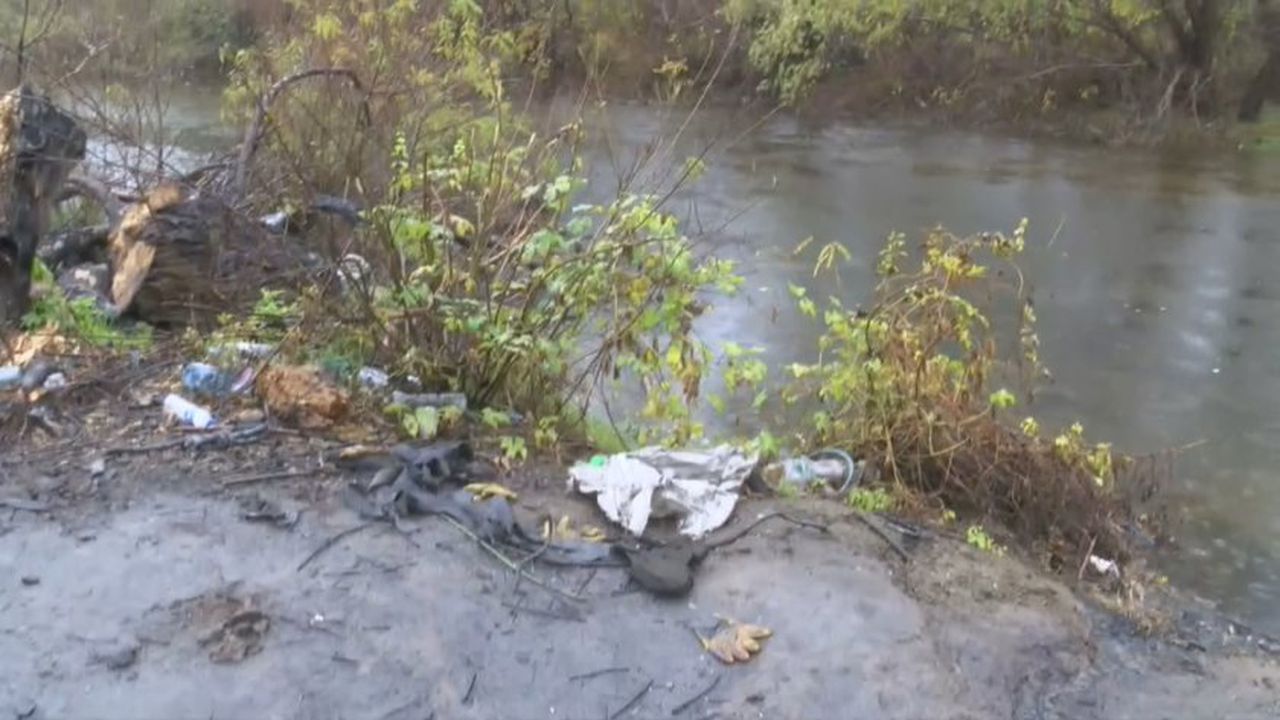 Незаконно сметище за гуми и кабели край река Тунджа