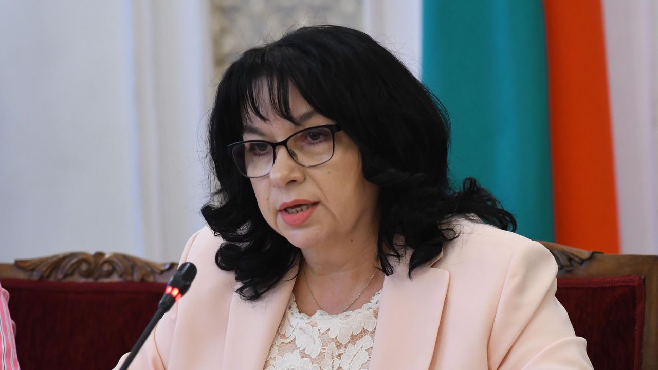 Министър Петкова: Евроинституциите потвърдиха, че ще се следва графикът за конвергентните доклади за България