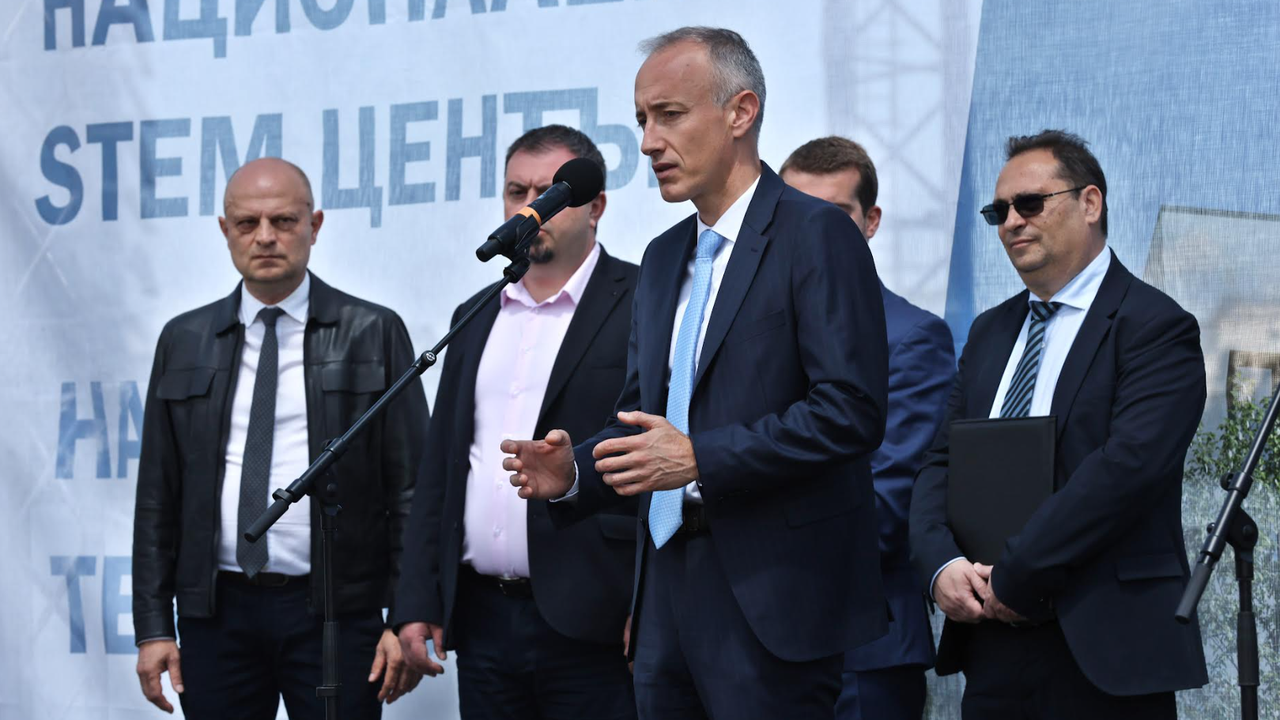 Министър Вълчев: STEM обучението ще помогне за разрешаването на важно предизвикателство
