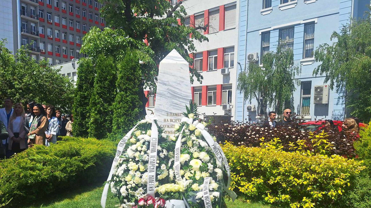 Откриха паметник на медиците от "Пирогов", посветили живота си на другите през пандемията от коронавирус