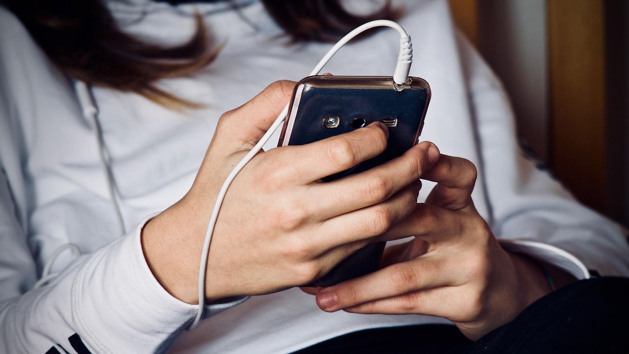 Мащабен срив на мобилните услуги в Испания, има прекъсвания на тока и интернета