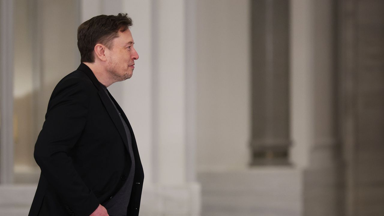 Мъск се ангажира да остане начело на "Тесла" през идните пет години