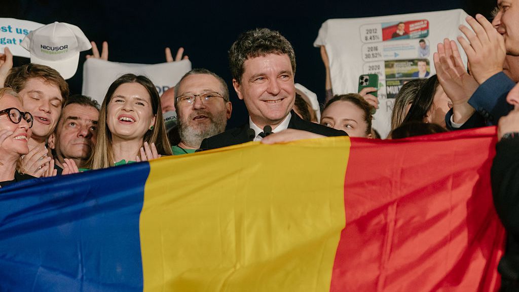 Новоизбраният президент на Румъния ще положи клетва на 26 май