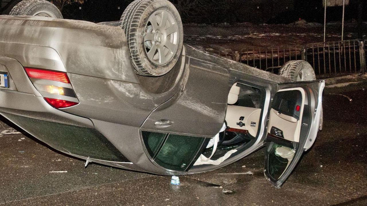 Непълнолетно момиче е с опасност за живота след катастрофа във