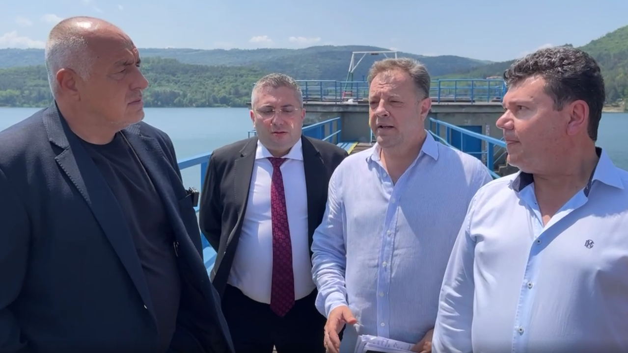 Борисов решава проблема с водата в Сухиндолско, коментира изказване на ДБ и снимката на Кирил Петков с Антон Славчев